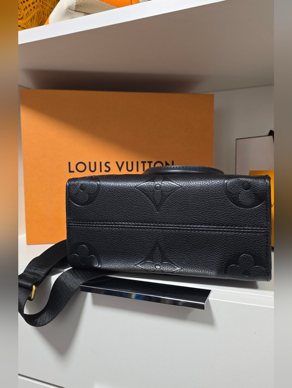 Fashion Bag Black Embossed Leather Tote Crossbody with Wide Logo Strap - Picture 4 of 8